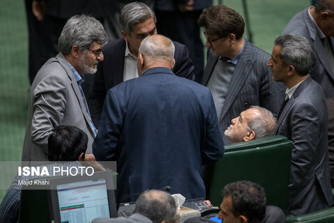 تصاویری از حضور مسعود پزشکیان در صحن علنی مجلس