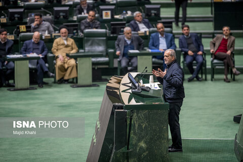 تصاویری از حضور مسعود پزشکیان در صحن علنی مجلس