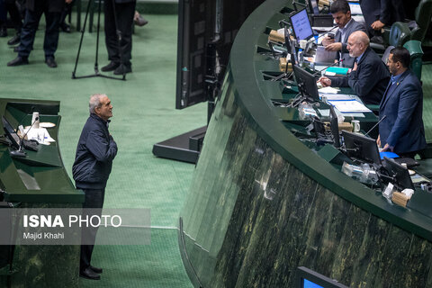 تصاویری از حضور مسعود پزشکیان در صحن علنی مجلس