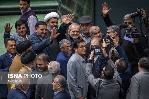 تصاویری از حضور مسعود پزشکیان در صحن علنی مجلس