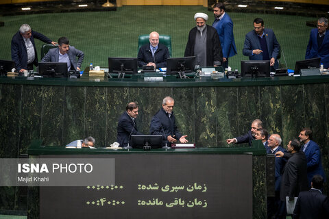 تصاویری از حضور مسعود پزشکیان در صحن علنی مجلس