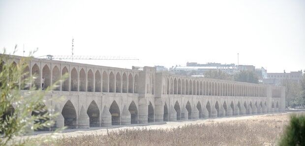 باید صنایع آب‌بر را از اصفهان منتقل کنیم