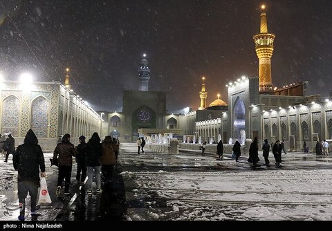 بارش برف در حرم مطهر رضوی