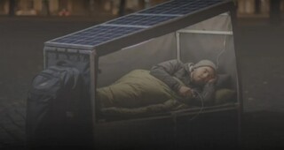 کوله‌پشتی هوشمند برای بی‌خانمان‌ها