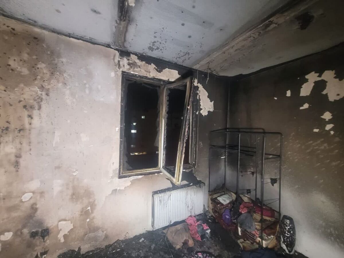 مهار آتش‌سوزی یک واحد مسکونی در امیریه