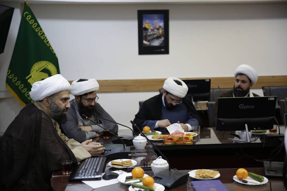 برگزاری نشست تخصصی خطبا با موضوع «مبانی سیره مبارزاتی اهل‌بیت (ع)» در حرم مطهر رضوی