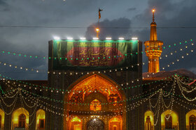 نصب کتیبه‌های ولادت حضرت جوادالائمه (ع) در حرم مطهر رضوی