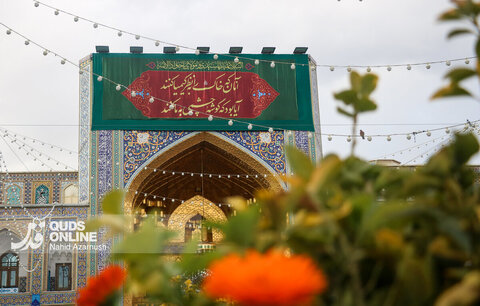 نصب کتیبه‌های ولادت حضرت جوادالائمه (ع) در حرم مطهر رضوی