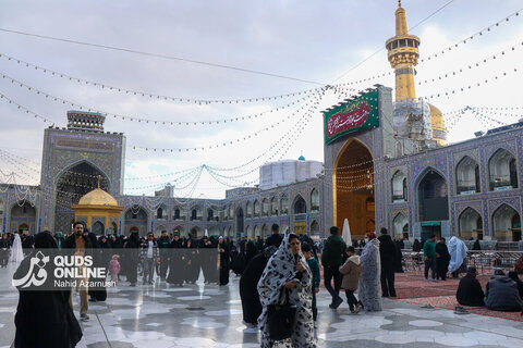 نصب کتیبه‌های ولادت حضرت جوادالائمه (ع) در حرم مطهر رضوی