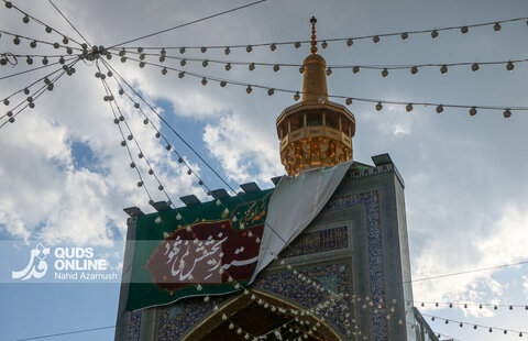 نصب کتیبه‌های ولادت حضرت جوادالائمه (ع) در حرم مطهر رضوی