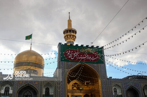 نصب کتیبه‌های ولادت حضرت جوادالائمه (ع) در حرم مطهر رضوی