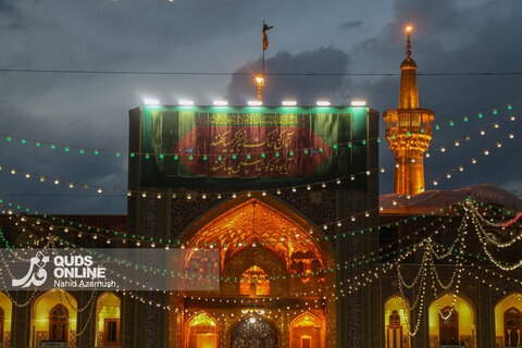 نصب کتیبه‌های ولادت حضرت جوادالائمه (ع) در حرم مطهر رضوی