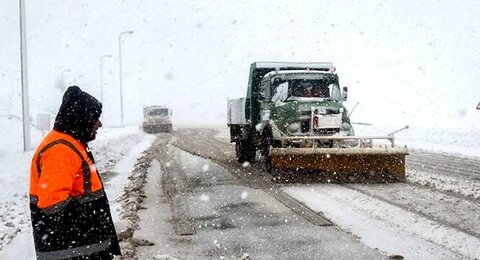بارش برف همراه با کولاک در برخی از گردنه‌های همدان/ ۶۱ مورد امدادرسانی به خودروهای گرفتار