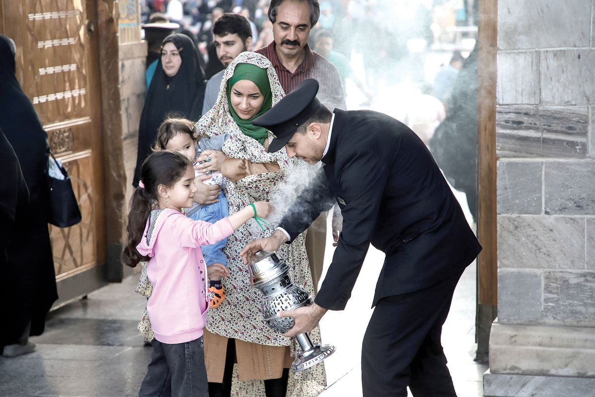 عشق آغاز آدمیزادی‌ست