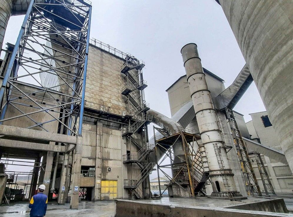 سالانه ۴۰۰ هزار تن سیمان تربت جام از مرز دوغارون به افغانستان صادر می‌شود