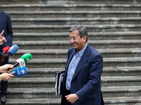 وعده سنگین همتی در اولین روز ریاست بانک مرکزی: رانت ارز چند نرخی را جمع می‌کنم