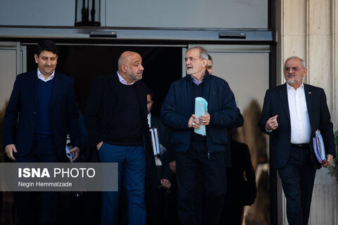 حاشیه جلسه هیات دولت - ۱۰ دی