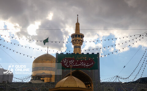 نصب کتیبه‌های ولادت حضرت جوادالائمه (ع) در حرم مطهر رضوی