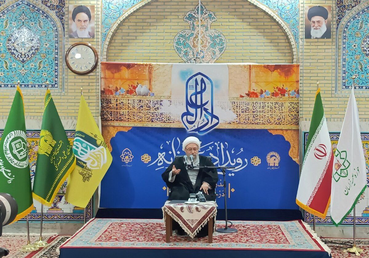 رئیس مجمع تشخیص مصلحت نظام: برای استقلال کشور هزینه می‌دهیم