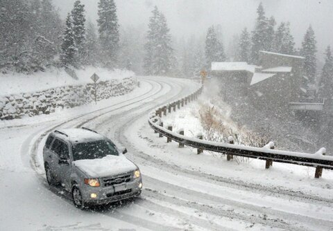 وضعیت راه‌های کشور؛ انسداد چند محور شریانی و غیرشریانی به دلیل برف و باران