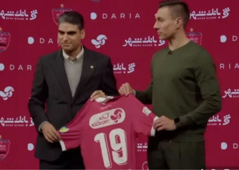 مهاجم ازبک رسماً به پرسپولیس پیوست/پیراهن امیری بر تن سرگیف