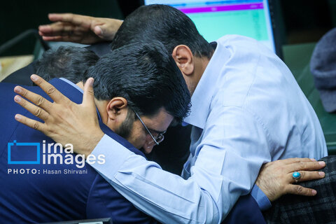 حرف‌های درگوشی‌ نمایندگان مجلس