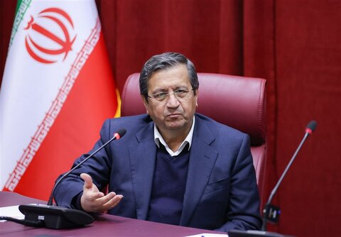همتی: اجازه اضافه‌برداشت به بانک‌ها نمی‌دهیم