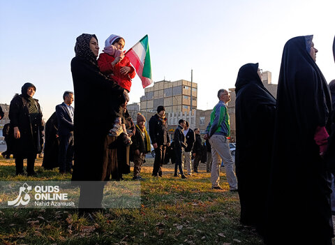 گزارش تصویری | «این پرچم هرگز به زمین نخواهد افتاد»