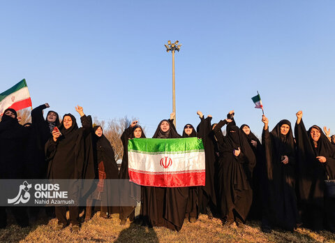 گزارش تصویری | «این پرچم هرگز به زمین نخواهد افتاد»
