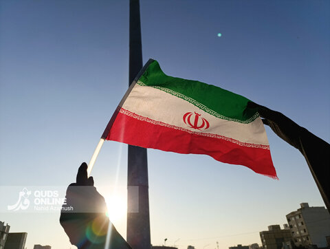 گزارش تصویری | اجتماع مردم مشهد با عنوان «این پرچم هرگز به زمین نخواهد افتاد»