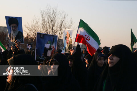 گزارش تصویری | اجتماع مردم مشهد با عنوان «این پرچم هرگز به زمین نخواهد افتاد»