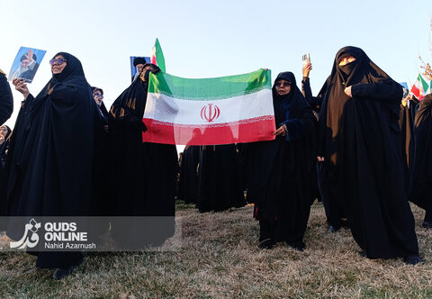 گزارش تصویری | اجتماع مردم مشهد با عنوان «این پرچم هرگز به زمین نخواهد افتاد»