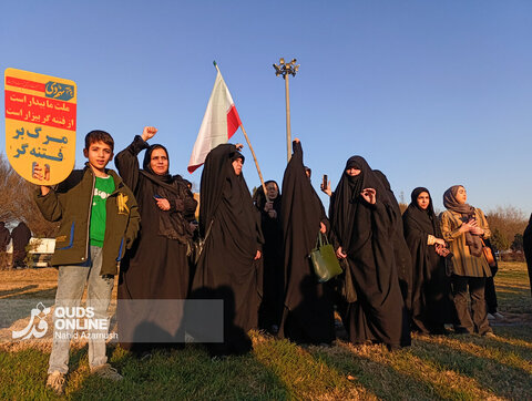 گزارش تصویری | اجتماع مردم مشهد با عنوان «این پرچم هرگز به زمین نخواهد افتاد»