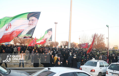 گزارش تصویری | اجتماع مردم مشهد با عنوان «این پرچم هرگز به زمین نخواهد افتاد»