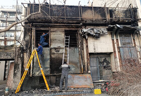 خواص از مردم عقب نمانند