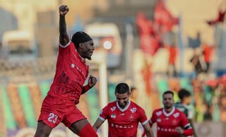 بازیکن خارجی پرسپولیس در نزدیکی درب خروجی