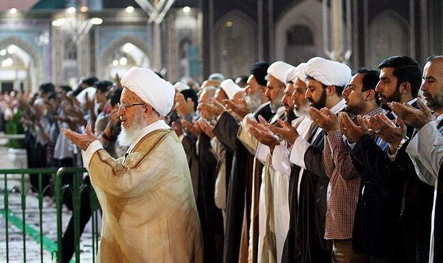 چگونه در نماز جماعت، "دل" را حاضر کنیم؟