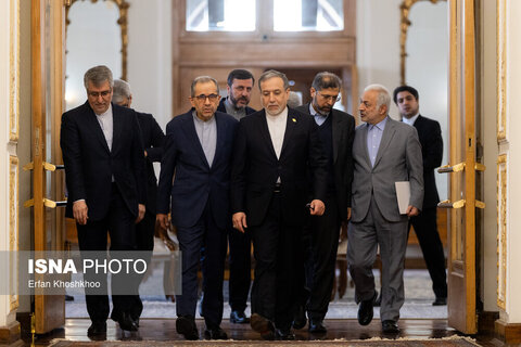 نشست وزیر امور خارجه با سفرا و روسای نمایندگی‌های خارجی مقیم تهران