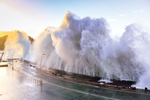 تخریب دریا بلایایی همچون طوفان و نابودی اقتصاد محلی را به همراه خواهد داشت