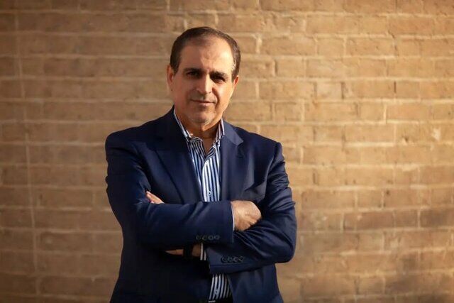 مدیر مسئول روزنامه شرق: از خبرنگارها می‌خواهند با دستان بسته در استخر شنا کنند