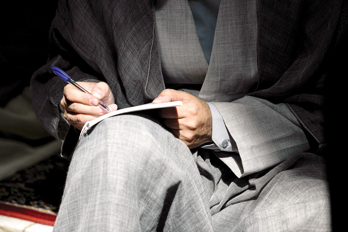 کنار مردم در برابر آشوب