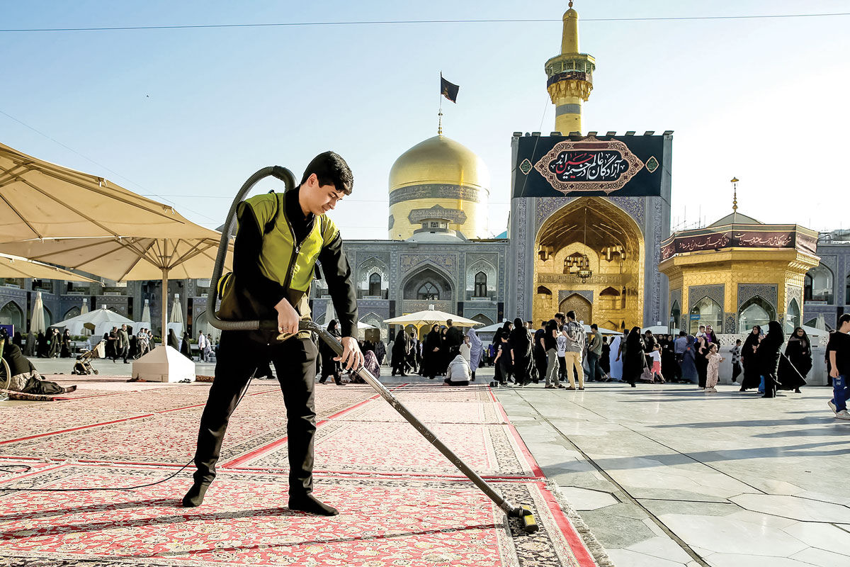 مثل فرزندی در خدمت پدر / نگاهی به طرح «خدمت در بهشت» زیر سایه پدرانه امام رضا(ع)