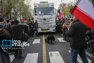 لحظه‌ای خاص از مراسم تشییع پیکر ۱۰۰ شهید مردمی و مدافع امنیت