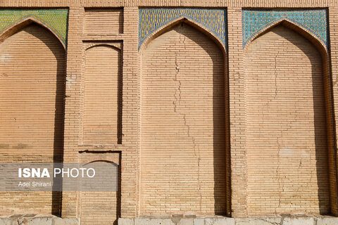 تخریب تاریخ اصفهان در سایه خشکیدگی زاینده‌رود