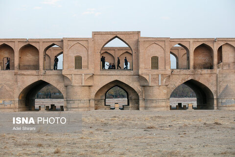 تخریب تاریخ اصفهان در سایه خشکیدگی زاینده‌رود