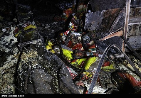 آتش زدن فروشگاه مواد غذایی توسط اغتشاشگران در مبارکه اصفهان