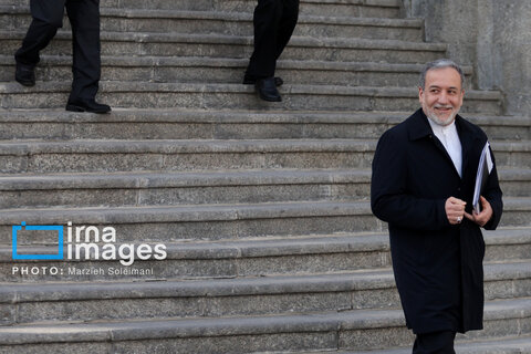 اعضای هیأت دولت در جمع خبرنگاران