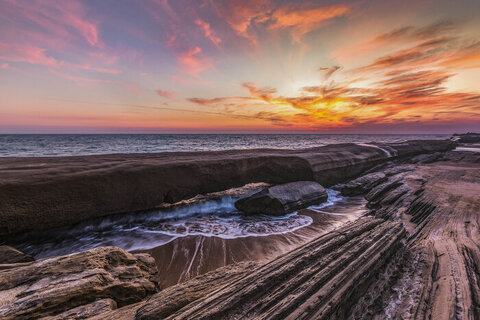 «ساحل دستیر»؛ رد پای زمان‌ در جنوب ایران