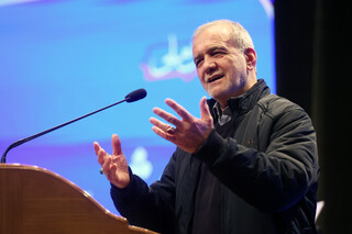 پزشکیان: احساس بی مسئولیتی جامعه را از هم می‌پاشد/ ضرورت جلب رضایت ارباب رجوع