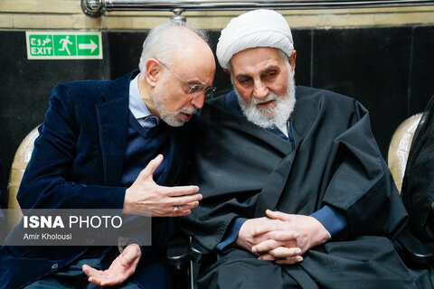 حضور جمعی از سیاسیون در مراسم یادبود درگذشت مادر محمد شریعتمداری